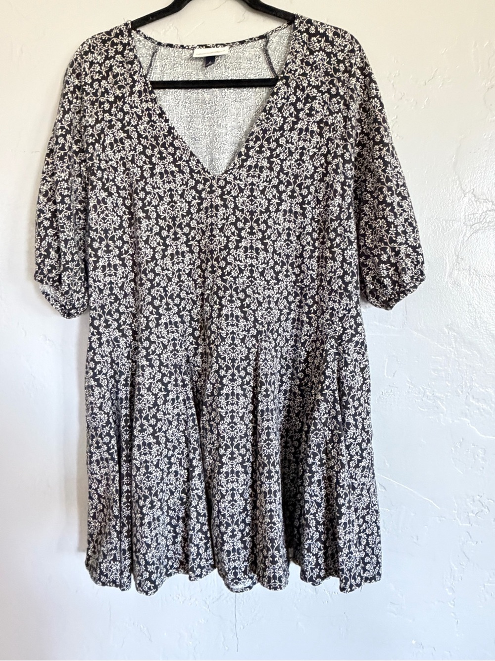 Universal Thread Black and White Floral V-Neck Mini Dress